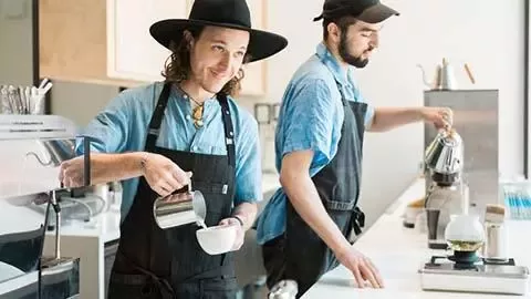 starbucks-cold-brew-drinking